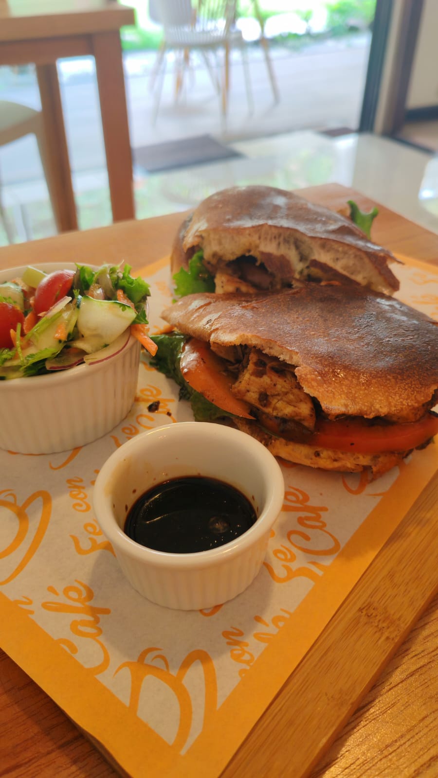 POLLO SALSA QUESOS - main