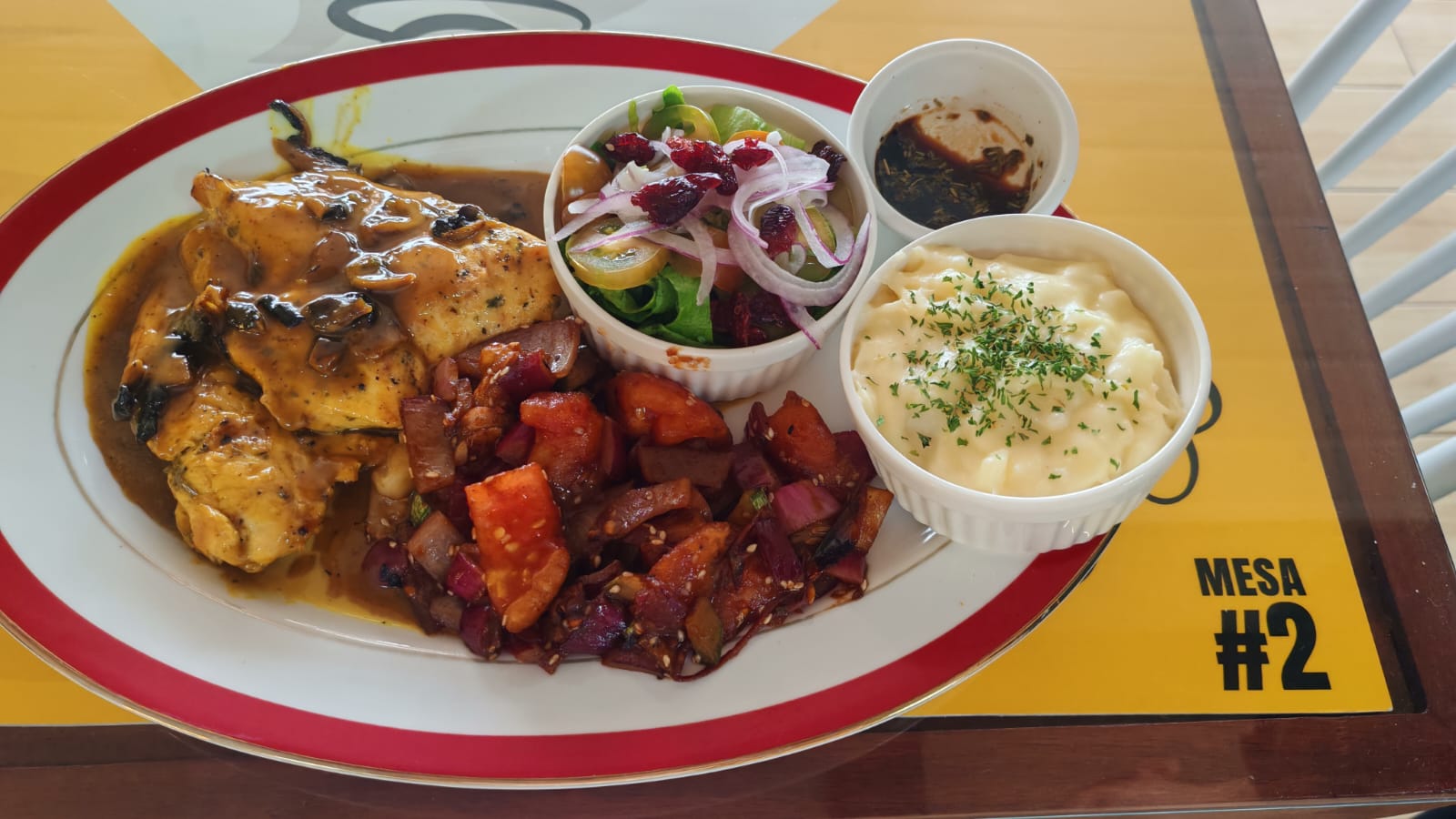 Gallery image for pollo-curry-hongos